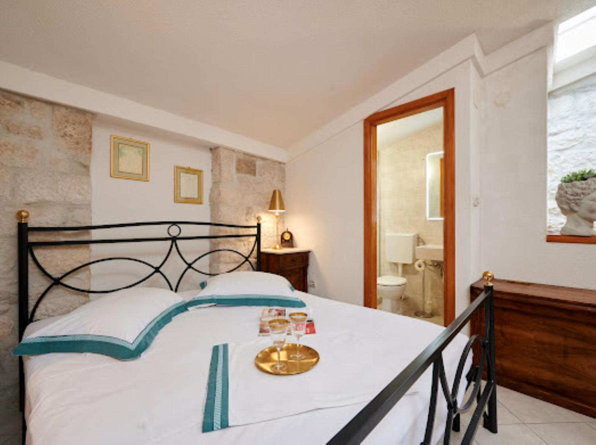 Guesthouse Ana Trogir Old Town Habitación foto