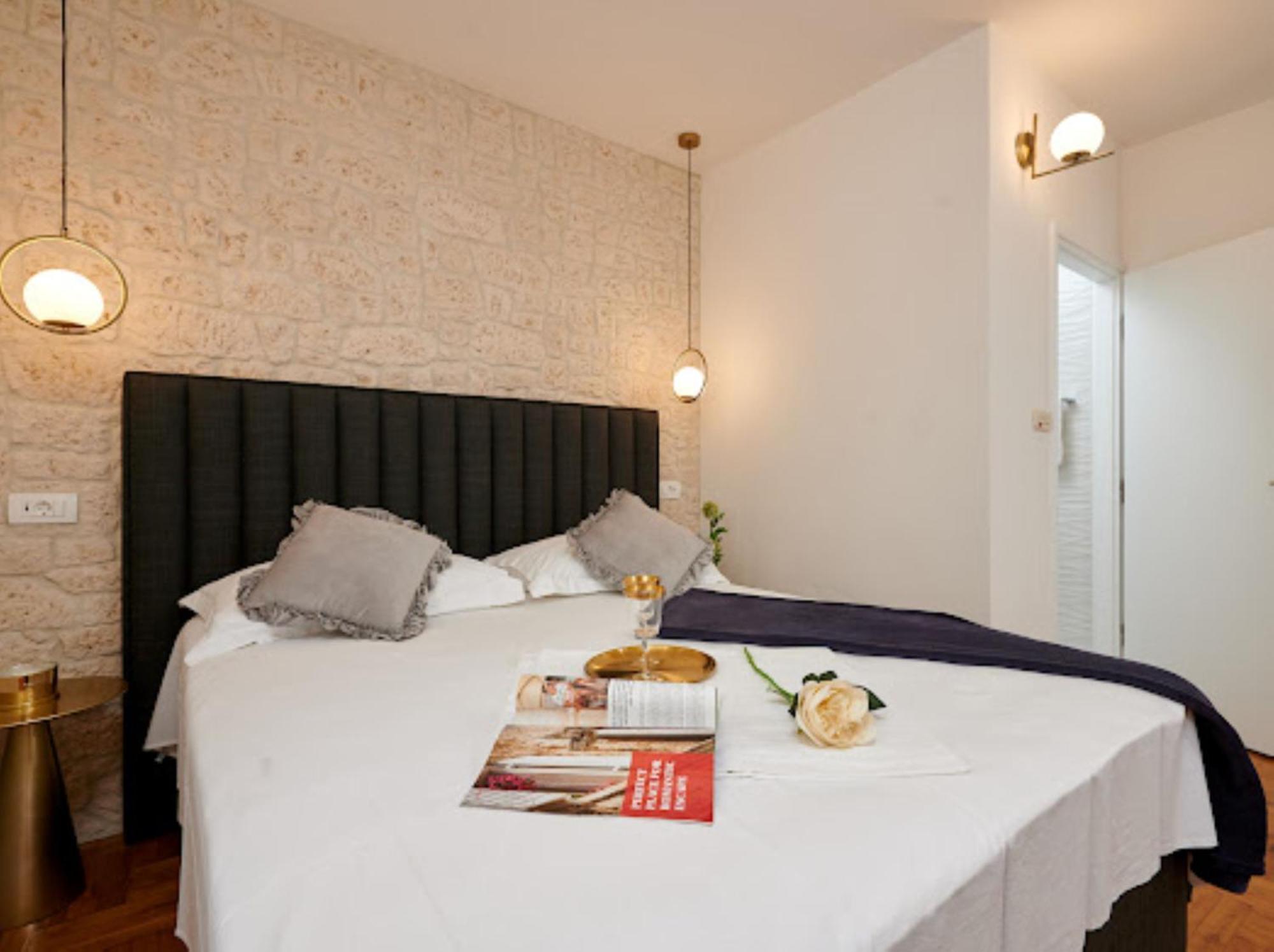Guesthouse Ana Trogir Old Town Habitación foto