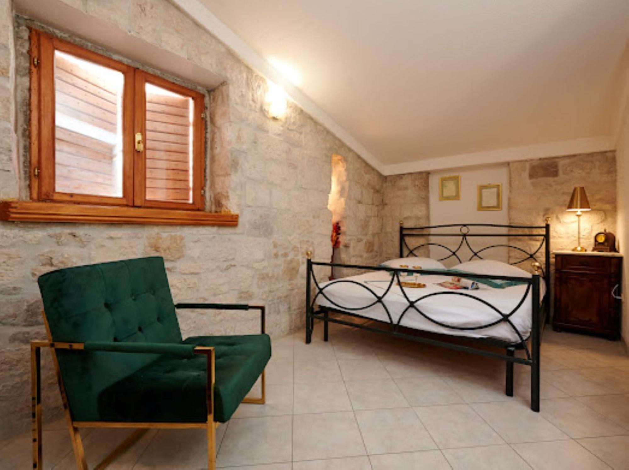 Guesthouse Ana Trogir Old Town Habitación foto